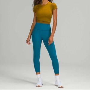 NEW with tags Lululemon wonder under capri blue size 6